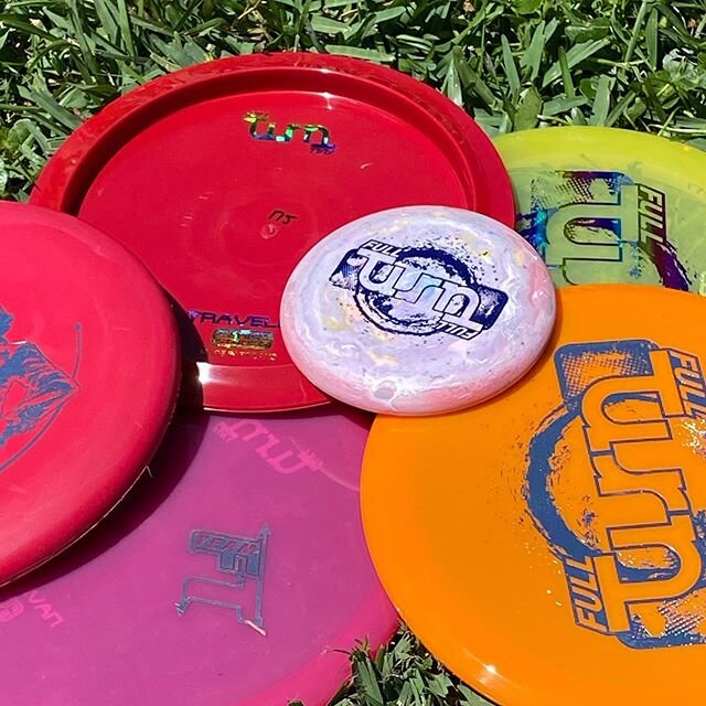 @cathywilliamsdotcom with the set up. Ready for social distance at it&rsquo;s finest. #fullturndiscs #finnishstrong