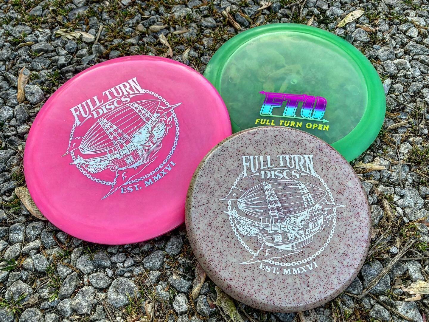 Full Turn Open player&rsquo;s packs are ready! Each amateur will receive a first run Express Guide, a Diamond G-One and a Mini Wiz! 
See you in a couple weeks! 
#fullturndiscs #gatewaydiscsports #prodiscus #fullturnopen #missourioutdoors #missourid